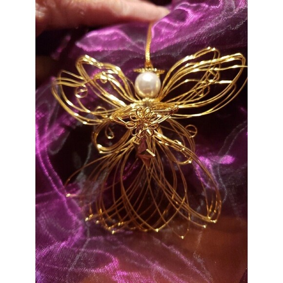 Delicate Golden Wire Work Angel. Avon 1997 Collection. New In Box - Picture 1 of 9